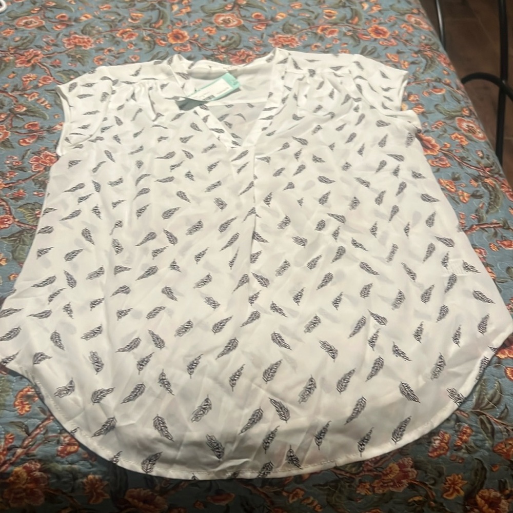 Feather design blouse.